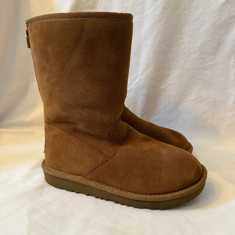 UGG Kids Classic II Back Zip Chestnut Suede Boots 1103029K Size 3 Youth